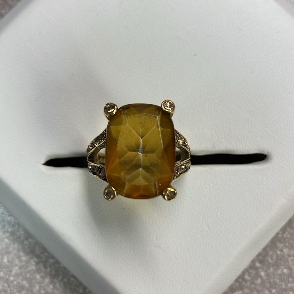 Vintage costume jewelry ring by MONET. Size 8